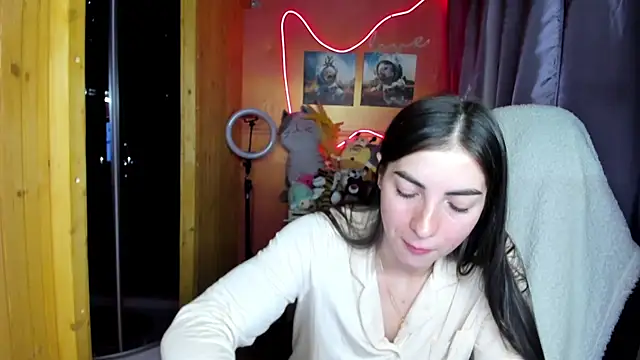 Fiery Brunette  online show from 05.17.26