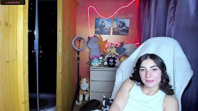 Fiery Brunette  online show from 05.24.26
