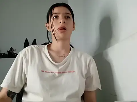 Mia foster1 online show from 02.18.25