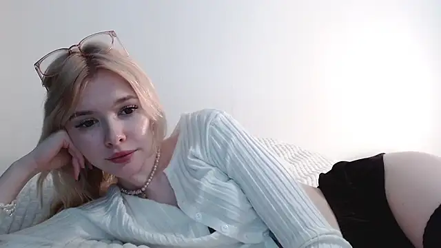 Snapshot of Sataobby chatting on 12.24.24 Sataobby online show from 12.24.24