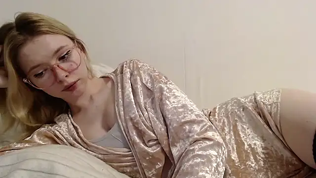 Snapshot of Sataobby chatting on 11.13.25 Sataobby online show from 11.13.25