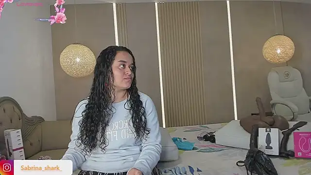 Snapshot of sabrina_shark_ chatting on 10.10.25 sabrina shark online show from 10.10.25