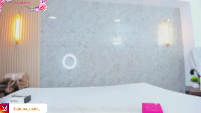 Snapshot of sabrina_shark_ chatting on 10.25.25 sabrina shark online show from 10.25.25