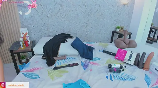 Snapshot of sabrina_shark_ chatting on 11.18.25 sabrina shark online show from 11.18.25