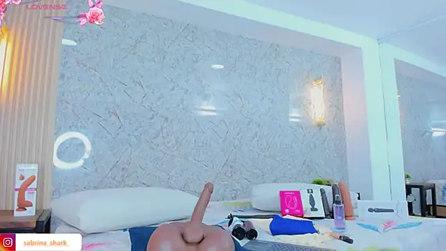 Snapshot of sabrina_shark_ chatting on 11.19.25 sabrina shark online show from 11.19.25