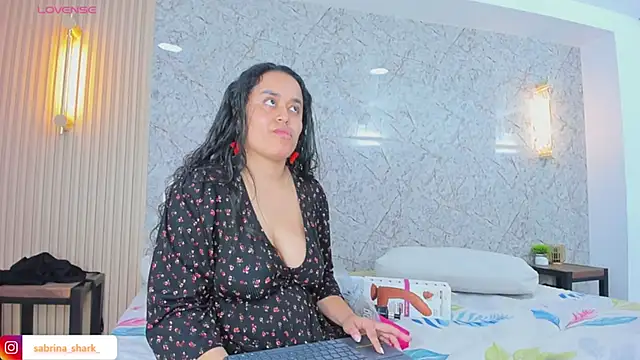 Snapshot of sabrina_shark_ chatting on 11.22.25 sabrina shark online show from 11.22.25