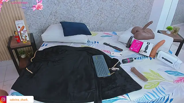 Snapshot of sabrina_shark_ chatting on 11.24.25 sabrina shark online show from 11.24.25