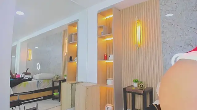 Snapshot of sabrina_shark_ chatting on 12.01.25 sabrina shark online show from 12.01.25