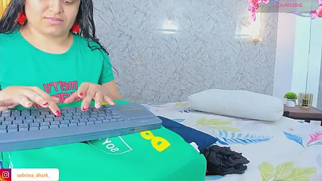 Snapshot of sabrina_shark_ chatting on 12.05.25 sabrina shark online show from 12.05.25