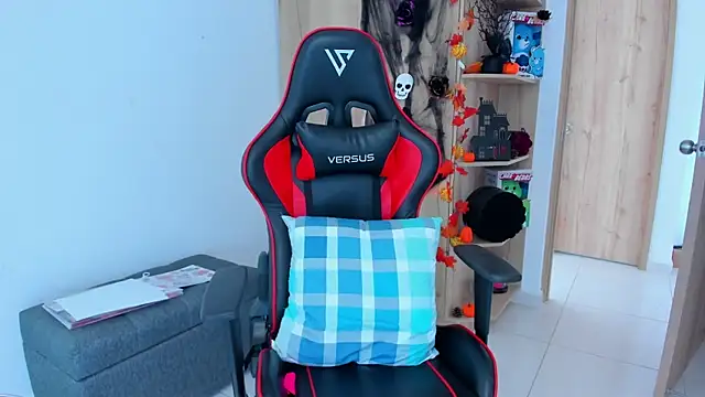  amanda seyfried19 online show from 10.23.25