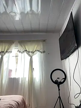 hannahb-e online show from 10.21.25