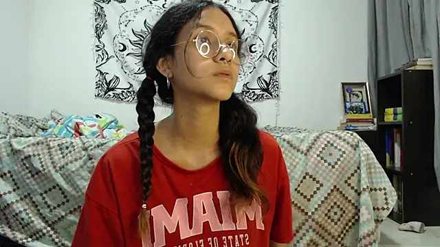 AlinaWoolf  online show from 02.25.25