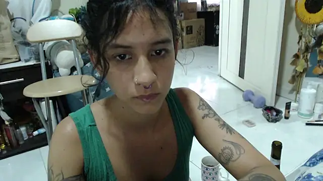 Snapshot of AlinaWoolf_ chatting on 04.16.26 AlinaWoolf online show from 04.16.26