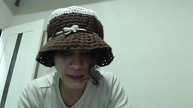Snapshot of AlinaWoolf_ chatting on 05.12.26 AlinaWoolf online show from 05.12.26