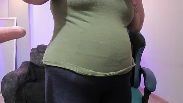 Snapshot of Sammy_owens_ chatting on 12.01.25 Sammy owens online show from 12.01.25