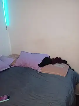 Isabella Du online show from 10.23.25