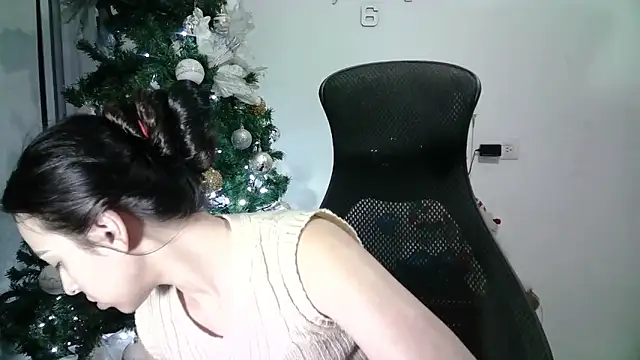 Snapshot of aineangeel chatting on 02.04.25 aineangeel online show from 02.04.25