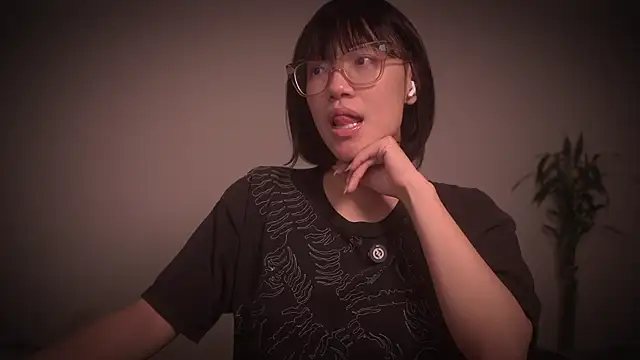 Snapshot of meganmei666 chatting on 11.19.25 meganmei666 online show from 11.19.25