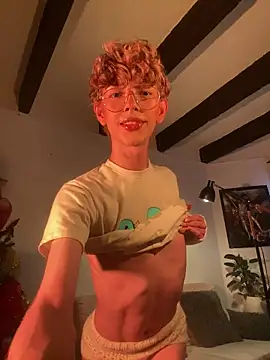 Snapshot of lyamthommpson chatting on 12.01.25 lyamthommpson online show from 12.01.25