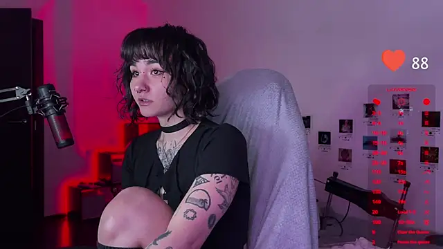 Snapshot of deadlysweet chatting on 12.10.24 deadlysweet online show from 12.10.24