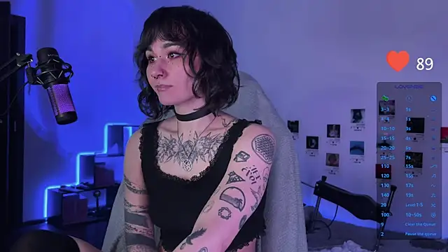 Snapshot of deadlysweet chatting on 12.16.24 deadlysweet online show from 12.16.24