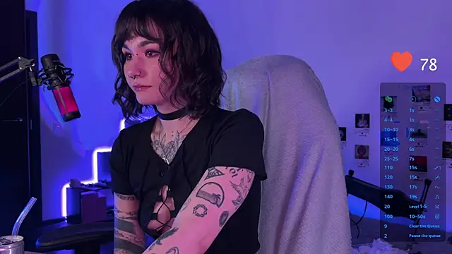 Snapshot of deadlysweet chatting on 12.29.24 deadlysweet online show from 12.29.24