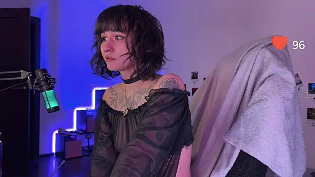 Snapshot of deadlysweet chatting on 01.05.25 deadlysweet online show from 01.05.25