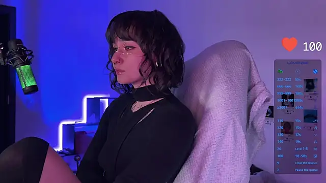 Snapshot of deadlysweet chatting on 01.06.25 deadlysweet online show from 01.06.25