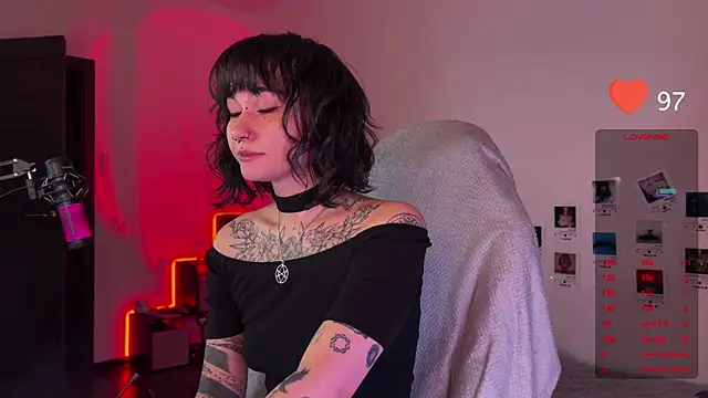 Snapshot of deadlysweet chatting on 01.12.25 deadlysweet online show from 01.12.25