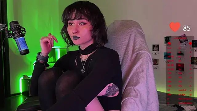 Snapshot of deadlysweet chatting on 01.18.25 deadlysweet online show from 01.18.25