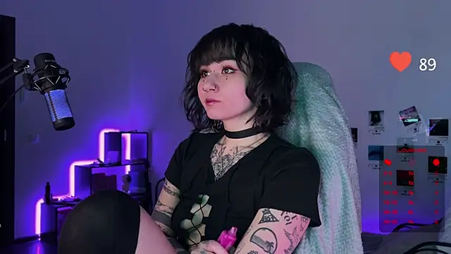 Snapshot of deadlysweet chatting on 02.15.25 deadlysweet online show from 02.15.25