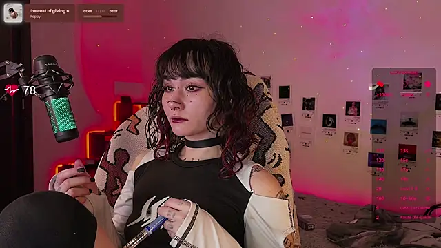 Snapshot of deadlysweet chatting on 10.01.25 deadlysweet online show from 10.01.25