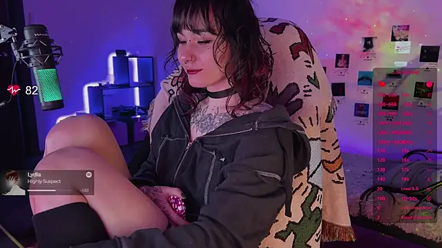 Snapshot of deadlysweet chatting on 10.31.25 deadlysweet online show from 10.31.25