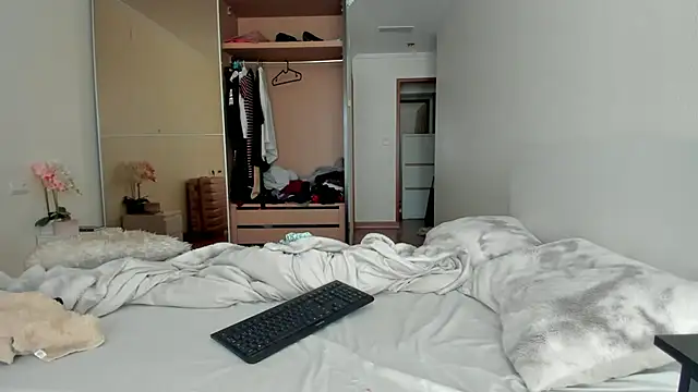 Snapshot of dulcey_john chatting on 11.20.25 dulcey john online show from 11.20.25