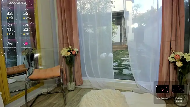 Snapshot of Selena_Reeves chatting on 10.10.25 Selena Reeves online show from 10.10.25