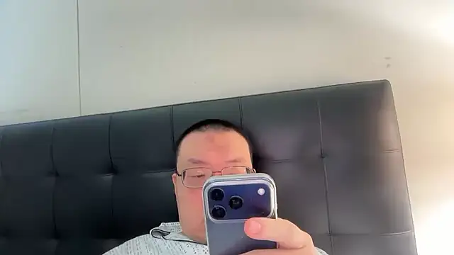 Snapshot of slaveasianboy chatting on 04.21.26 slaveasianboy online show from 04.21.26