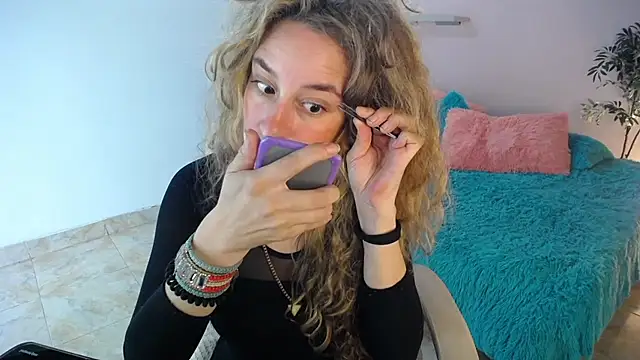 Snapshot of Paula_Paz chatting on 11.05.25 Paula Paz online show from 11.05.25