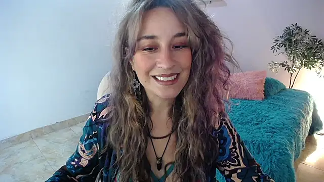 Snapshot of Paula_Paz chatting on 11.11.25 Paula Paz online show from 11.11.25