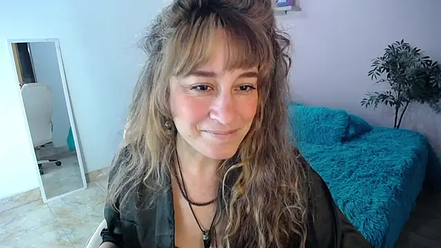 Snapshot of Paula_Paz chatting on 11.22.25 Paula Paz online show from 11.22.25