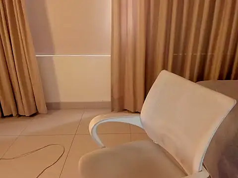 kiaraowen online show from 12.20.25