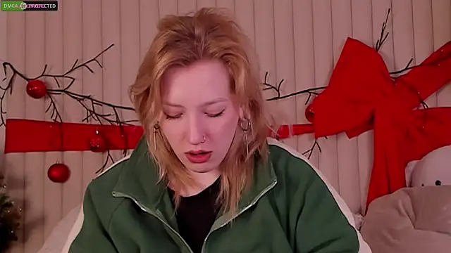 Snapshot of RachelCart chatting on 12.17.25 RachelCart online show from 12.17.25