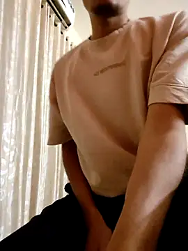 Snapshot of Lucifer21dragon chatting on 11.10.25 Lucifer21dragon online show from 11.10.25