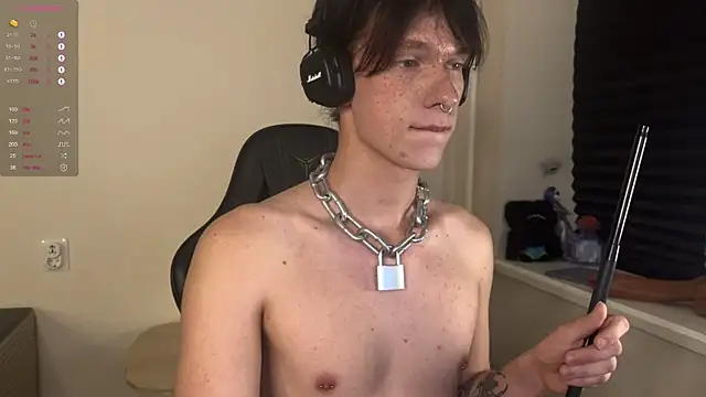 Snapshot of carthylovvve chatting on 10.26.25 carthylovvve online show from 10.26.25