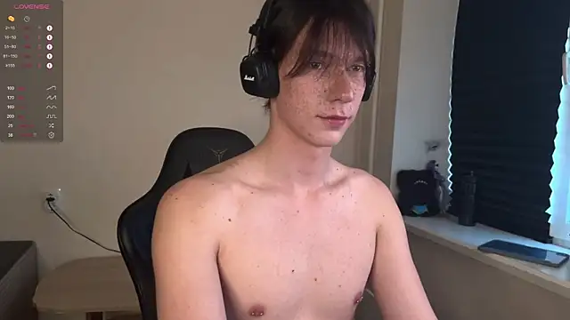 Snapshot of carthylovvve chatting on 11.01.25 carthylovvve online show from 11.01.25