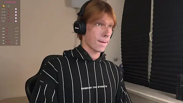 Snapshot of carthylovvve chatting on 11.17.25 carthylovvve online show from 11.17.25