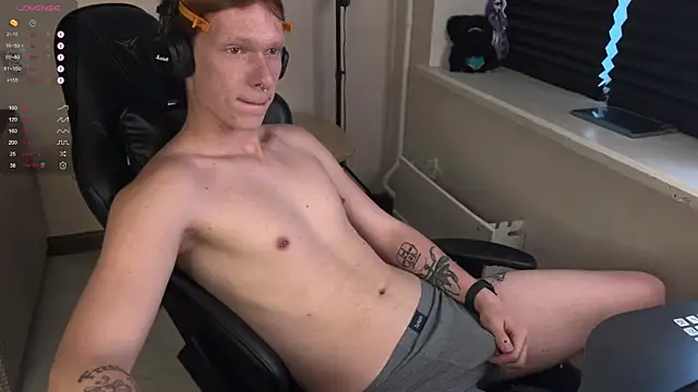 Snapshot of carthylovvve chatting on 11.19.25 carthylovvve online show from 11.19.25