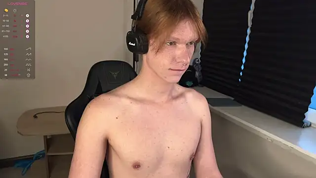 Snapshot of carthylovvve chatting on 11.25.25 carthylovvve online show from 11.25.25