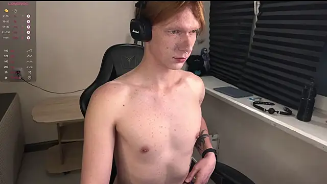 Snapshot of carthylovvve chatting on 11.29.25 carthylovvve online show from 11.29.25