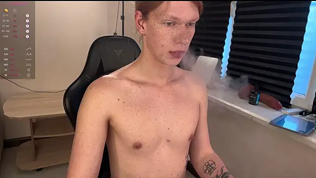 Snapshot of carthylovvve chatting on 12.20.25 carthylovvve online show from 12.20.25