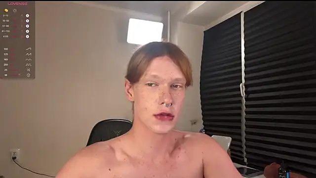 Snapshot of carthylovvve chatting on 12.21.25 carthylovvve online show from 12.21.25